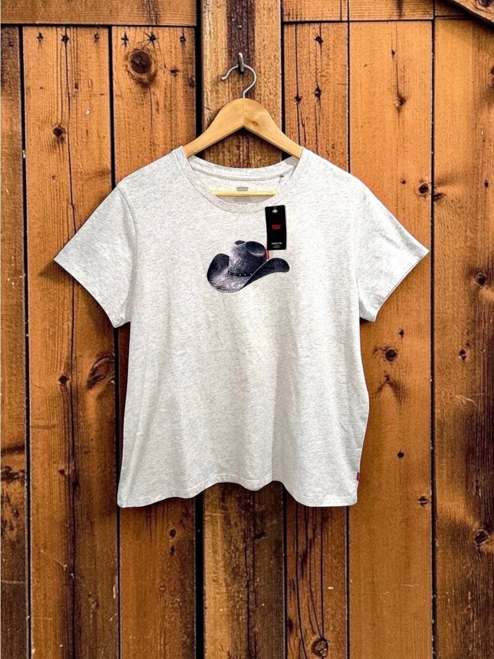 Levi’s NWT Western Cowboy Hat Graphic Gray Perfect Tee Size XL Women’s